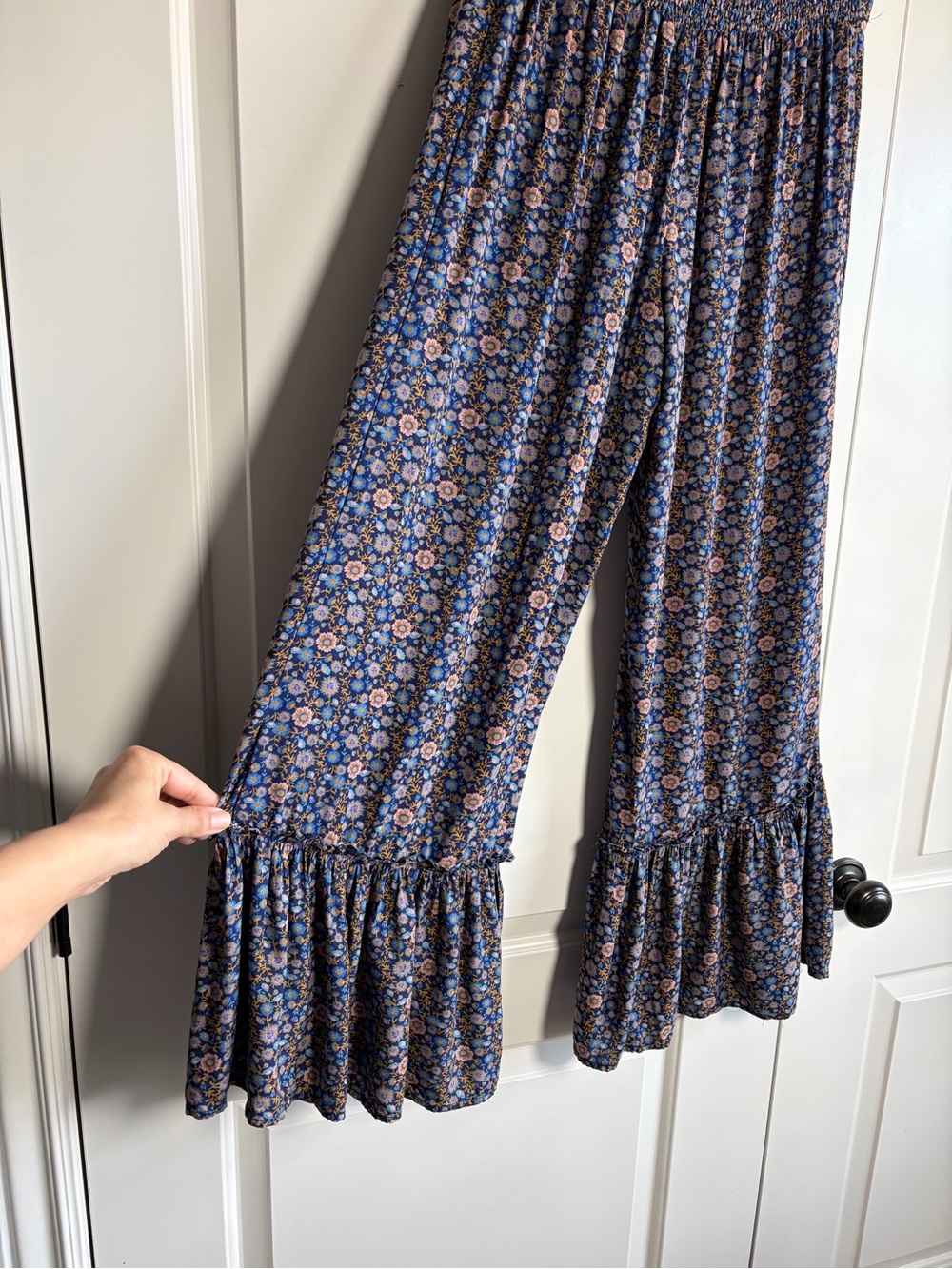 Natural Life Floral Wide Leg Pants With Ruffle Bottom Blue Medium - Picture 9 of 10